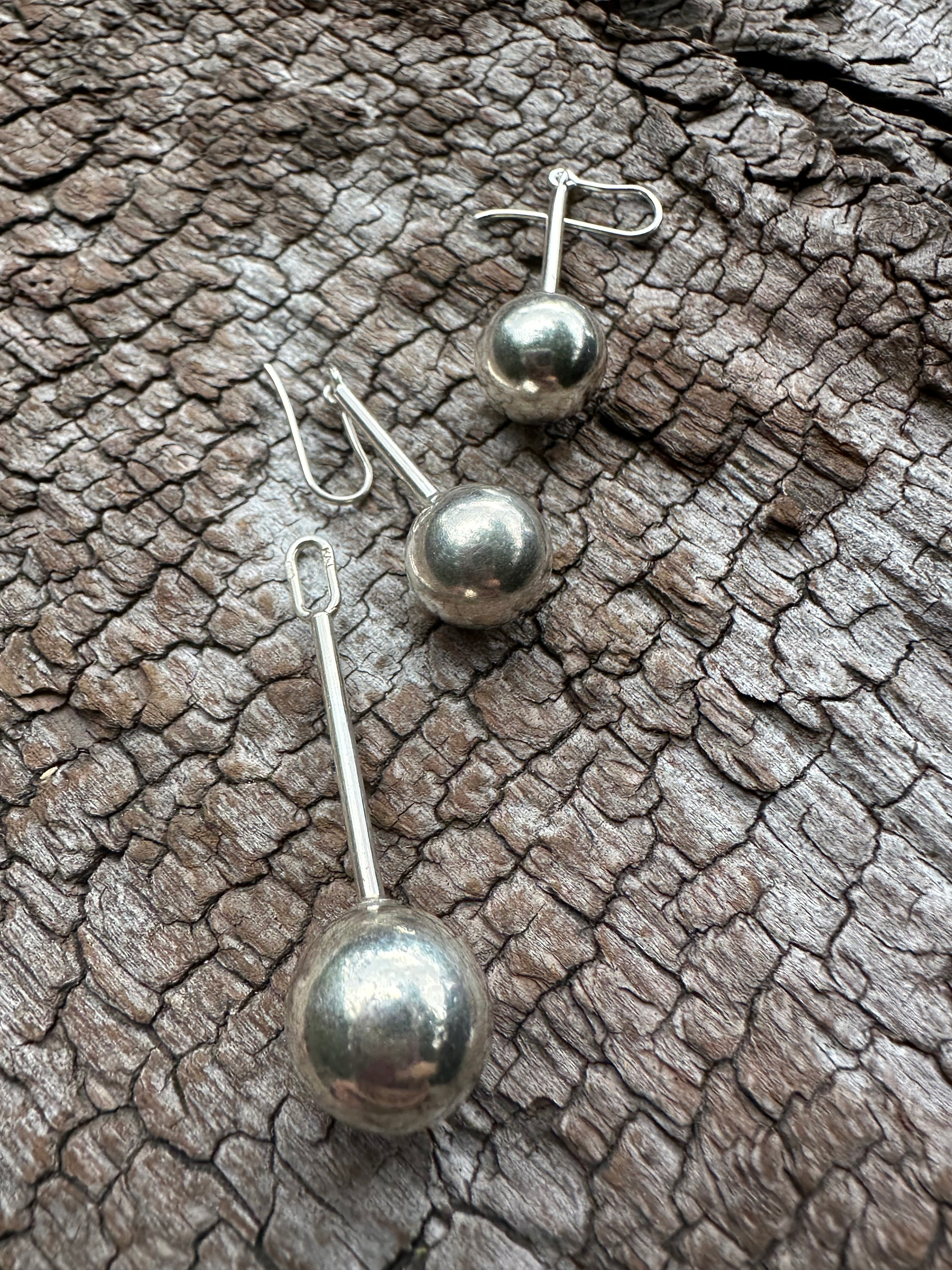 Kaj Faale anheng og ørepynt i sølv