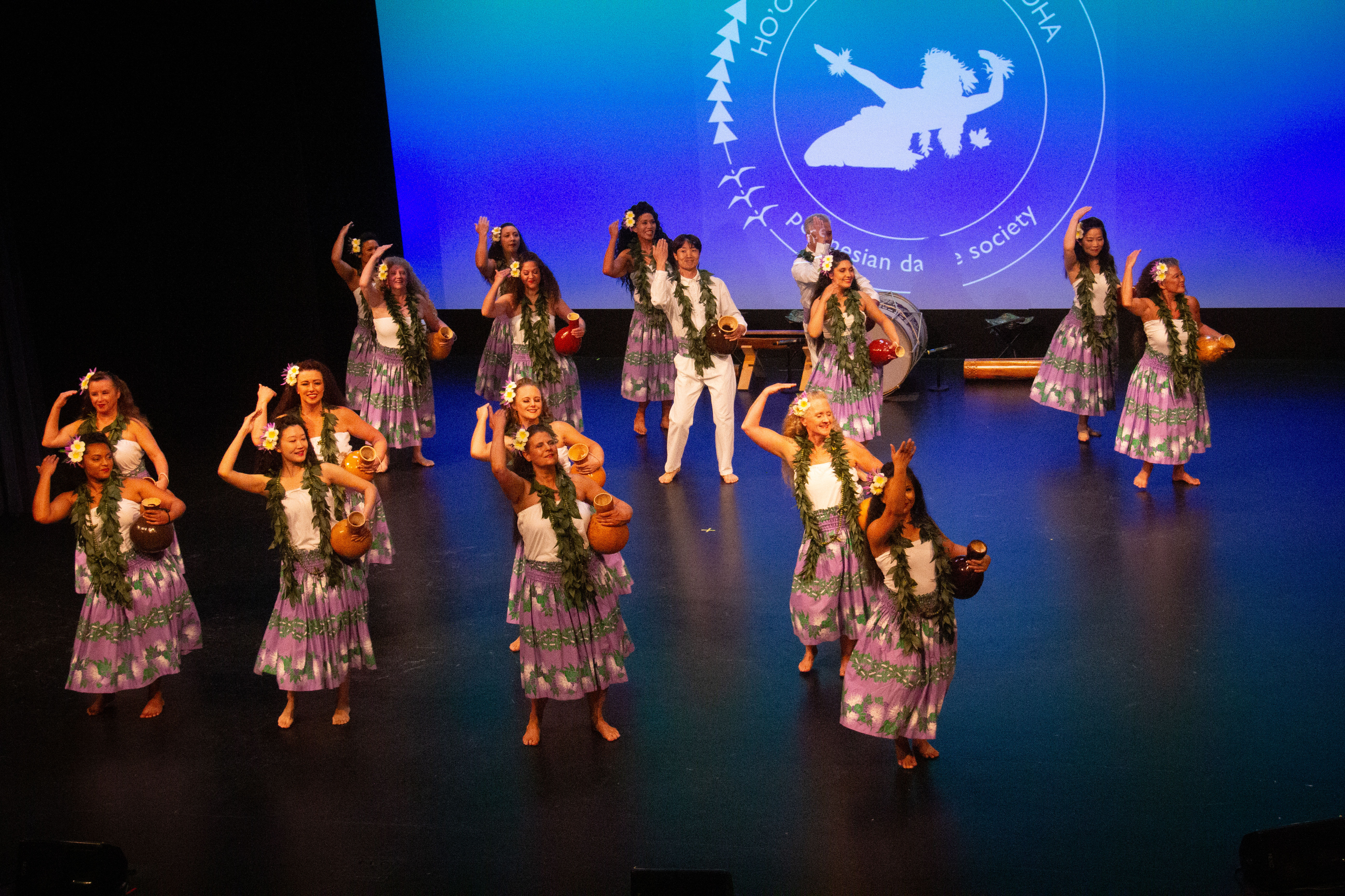 Mauka (intermediate) hula class