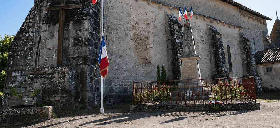 Monument aux morts Vaulry 87140-2.jpg