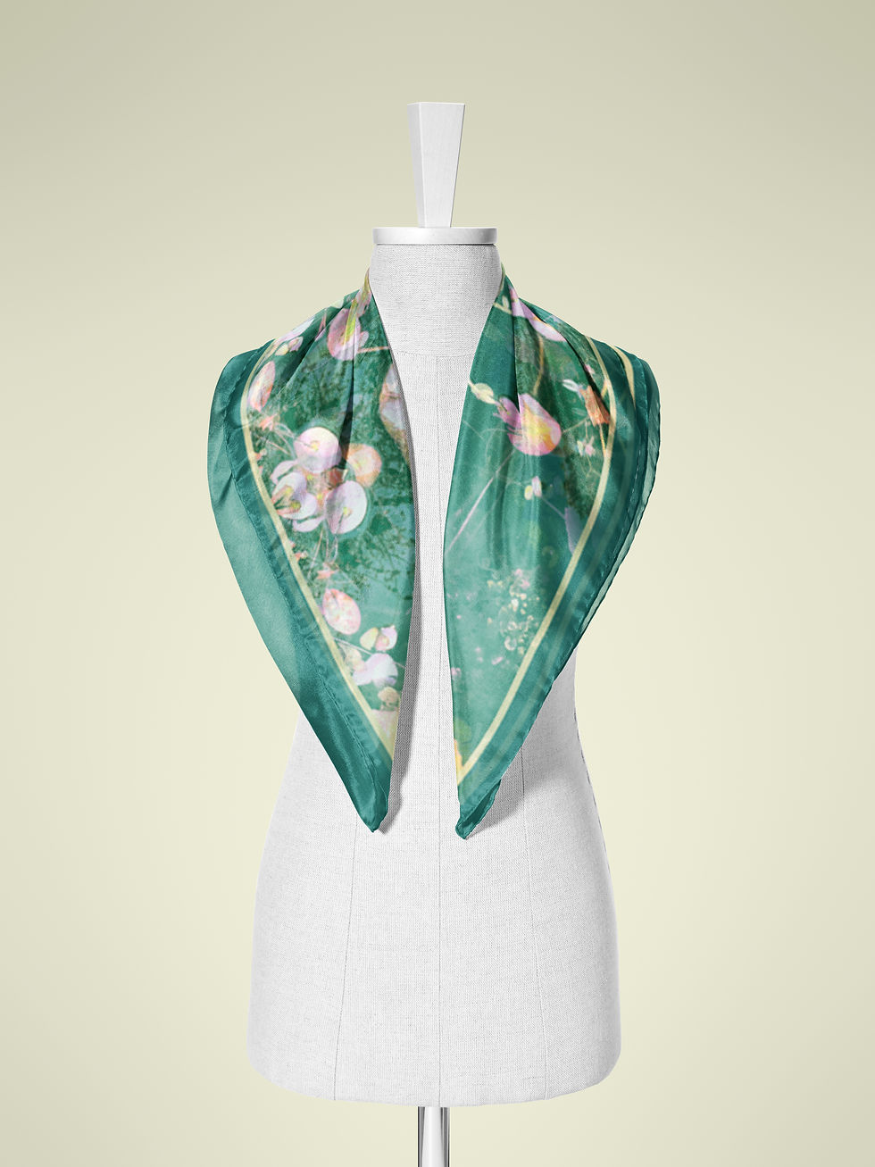 Thumbnail: Fig Tree Pond 170-57 Twill Silk