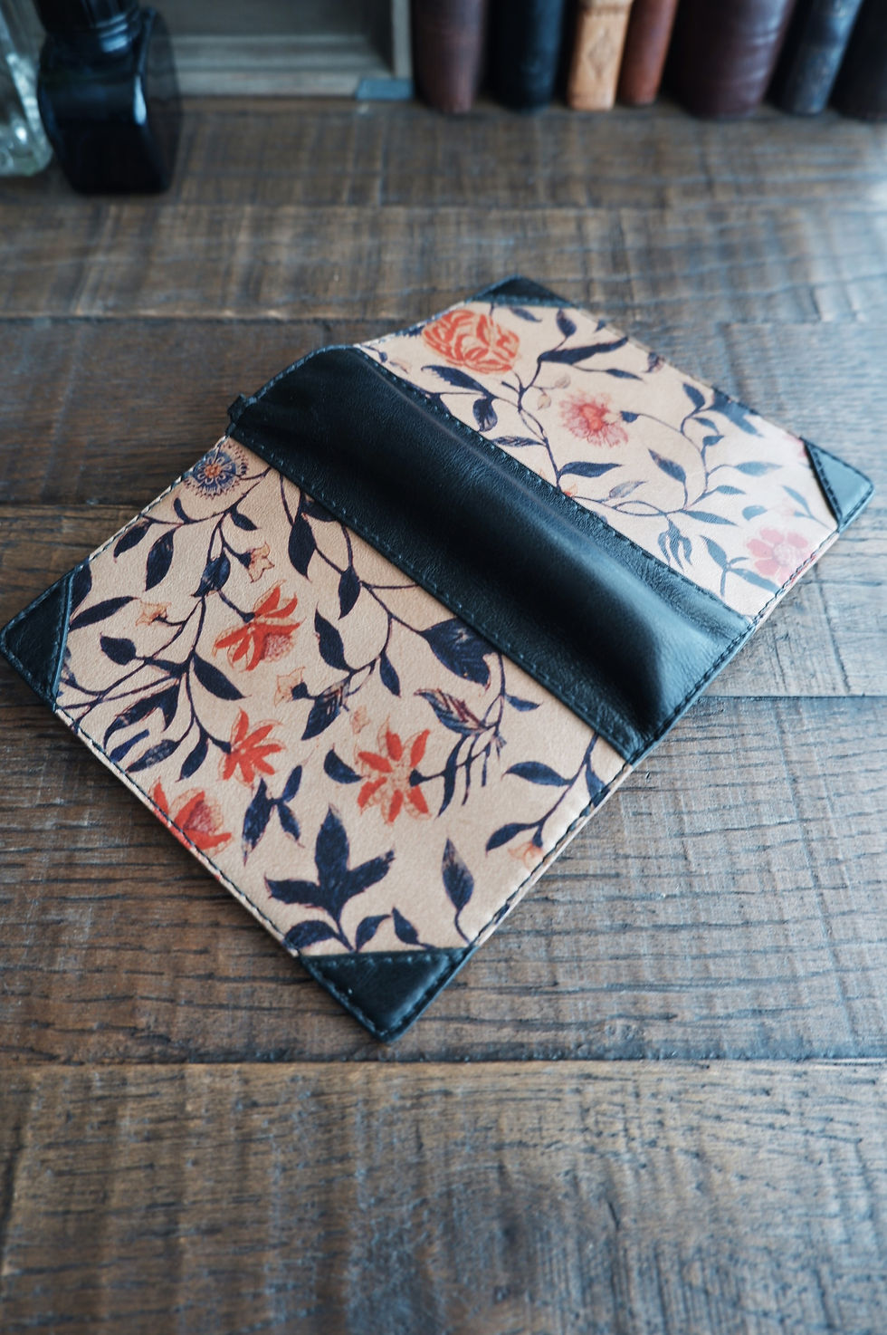 サムネイル： leather planner, botanical book, Italian leather