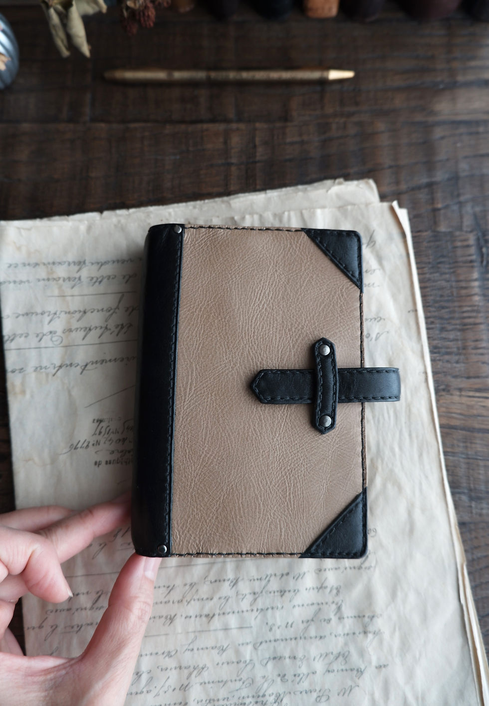 サムネイル： システム手帳　ミニ6　オールドトランク　カーキベージュ