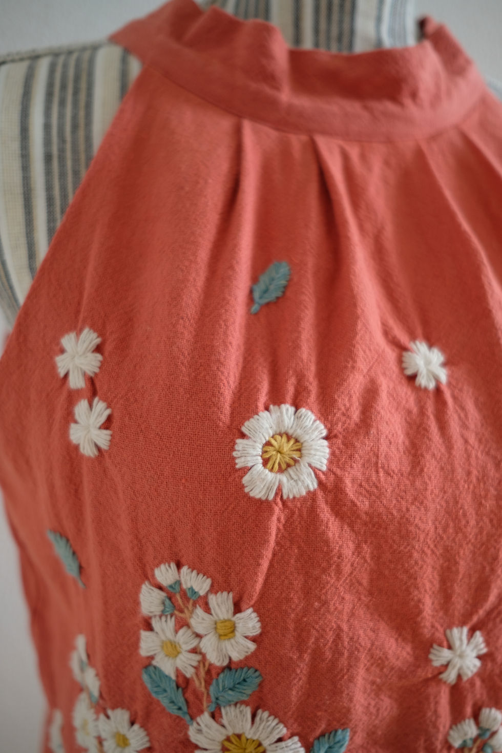 Miniaturbild: Handbesticktes ärmelloses Baumwolle-Top