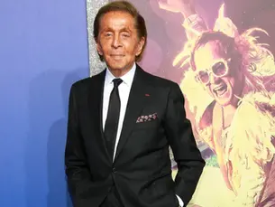 Valentino Garavani: A Fashion Icon Passes Away at 93