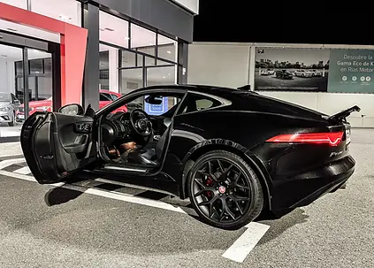 Jaguar F-Type Negro