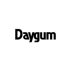 Logo aziendale Daygum: ottimizzazione dell'Engagement Rate e crescita della rilevanza digitale via KNTNR.