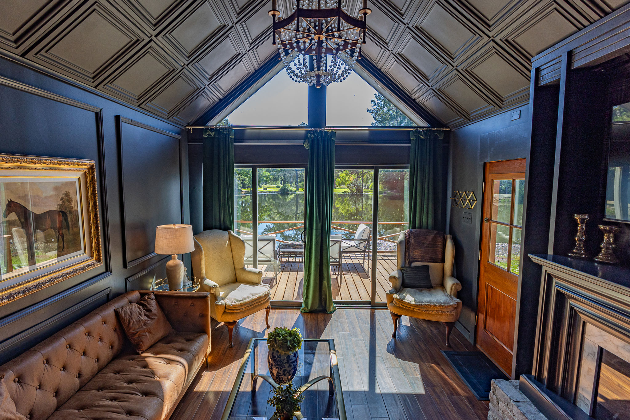 Pineapple Manor Cabin