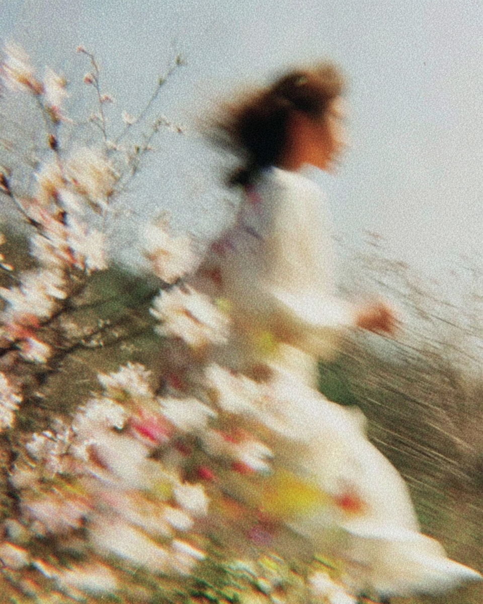 Sonya_Blurry_film_photograph_of_a_womans_silhouette_running_t_3c4063e0-24e7-4abf-adfe-6da8