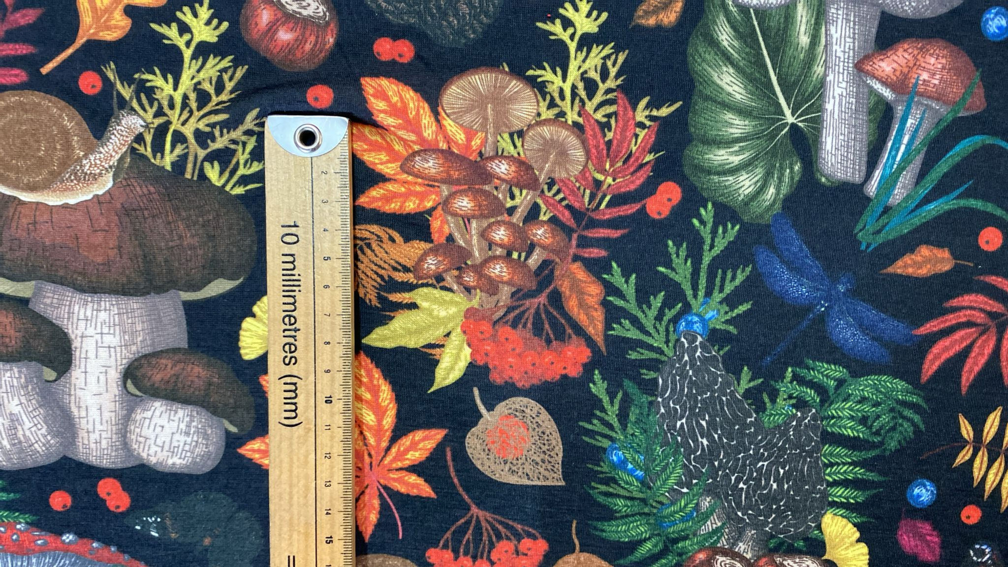 3m for £9 Woodland/Mushroom Forage Spun Polyester Elastane (WH189)