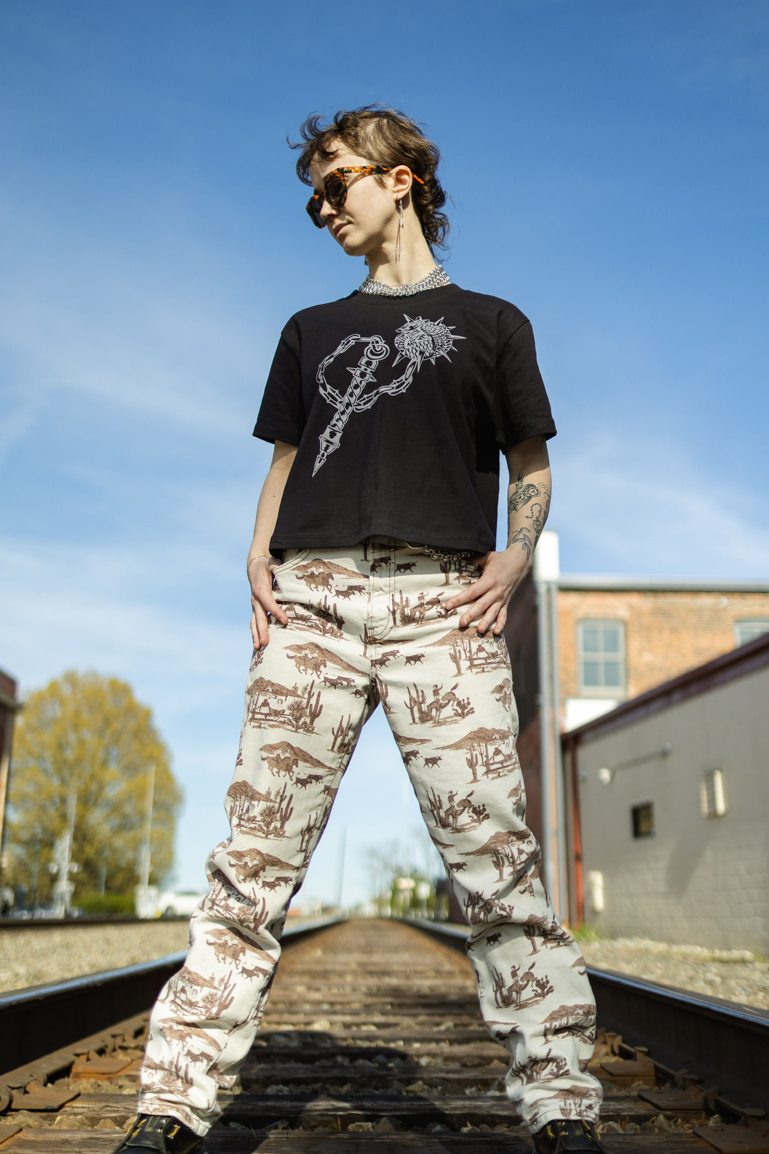 ARMOR-DILLO CROP TEE