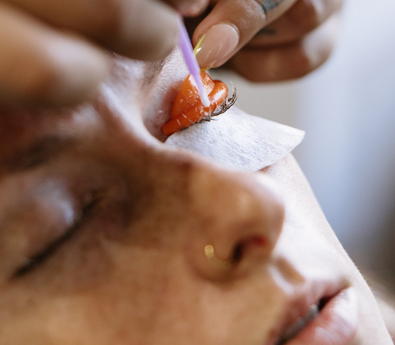 Esthetician performing lash lift and tint near me– Lash lift and tint Plymouth Meeting PA
