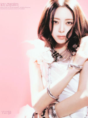 ITZY’s YUNA Launches Solo Era With Bubbly Debut Mini-Album ‘Ice Cream’