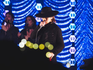 This past weekend, Chinese sensation KUN (Cai Xu Kun) cast a spell over Los Angeles with his first-ever U.S. showcase and 27th birthday celebration, One Night Only. The intimate evening felt like stepping into a beautifully preserved time capsule, where vintage soul met modern elegance. Fans from across the globe gathered, joined by KUN’s personal guests, to witness a once-in-a-lifetime performance that blurred the lines between past and present. With a strict phone-free policy in place, the crowd was fully present, soaking in every note, every glance, and every magical moment.