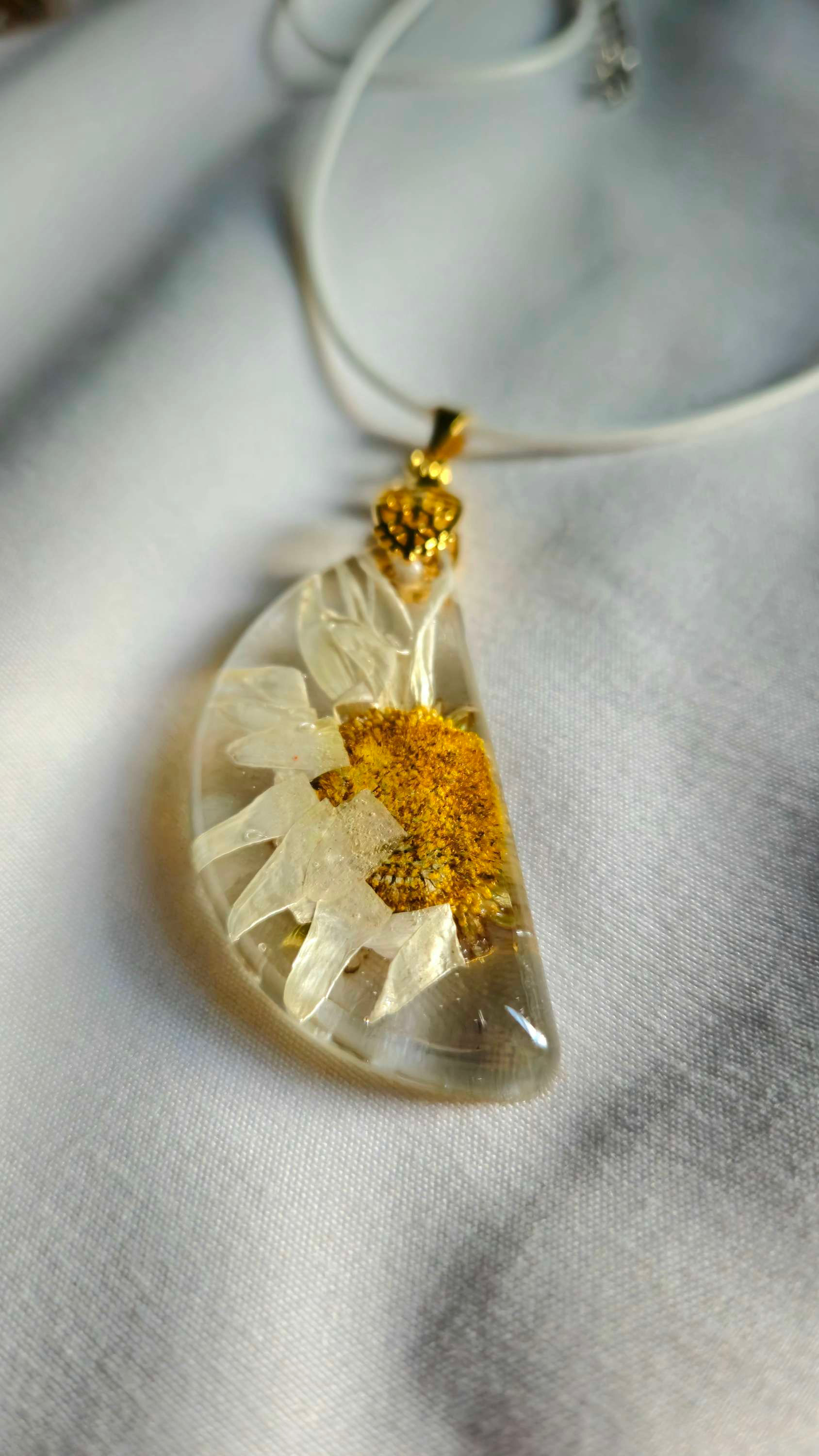 Daisy half circle necklace