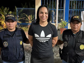 Detienen a mujer por homicidio y portación ilegal de arma en Izabal