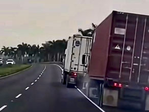 El heroico momento en que un trailero detuvo a otro sin frenos en la Palín–Escuintla