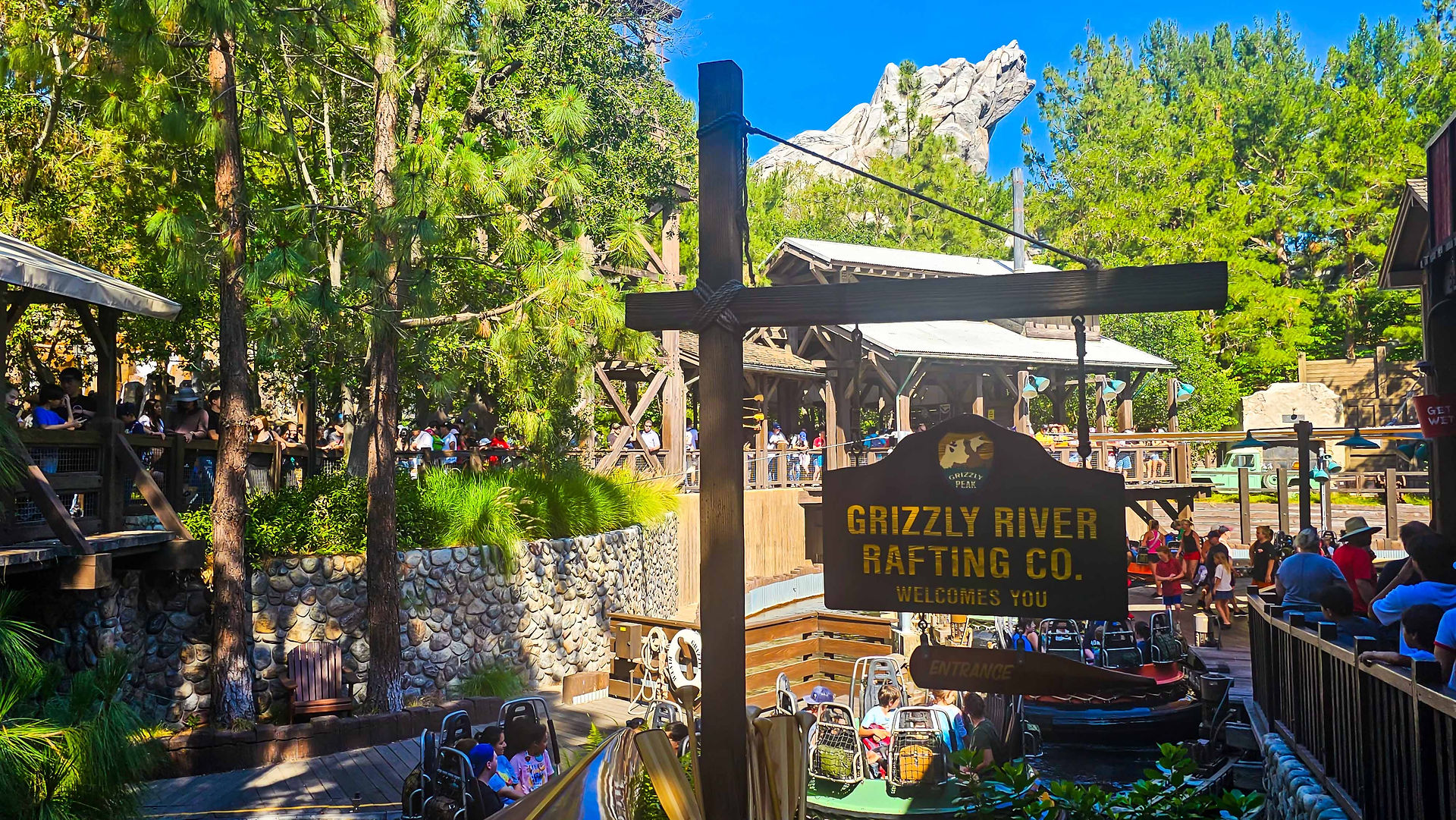 Grizzly River RunSan Fransokyo Square no Disney California Adventure em Los Angeles