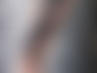 Abstraktes Fineline Tattoo am Unterarm mit geometrischen Formen.