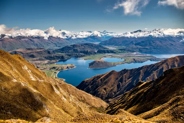 Wanaka sightseeing and wine tour scenic landscape New Zealand