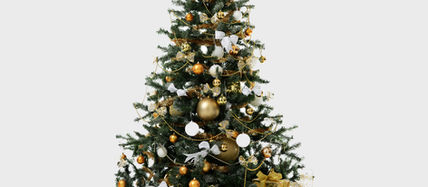 Weihnachtsbaum mit Geschenken zu Betriebsferien vom Elektromobil Center NRW