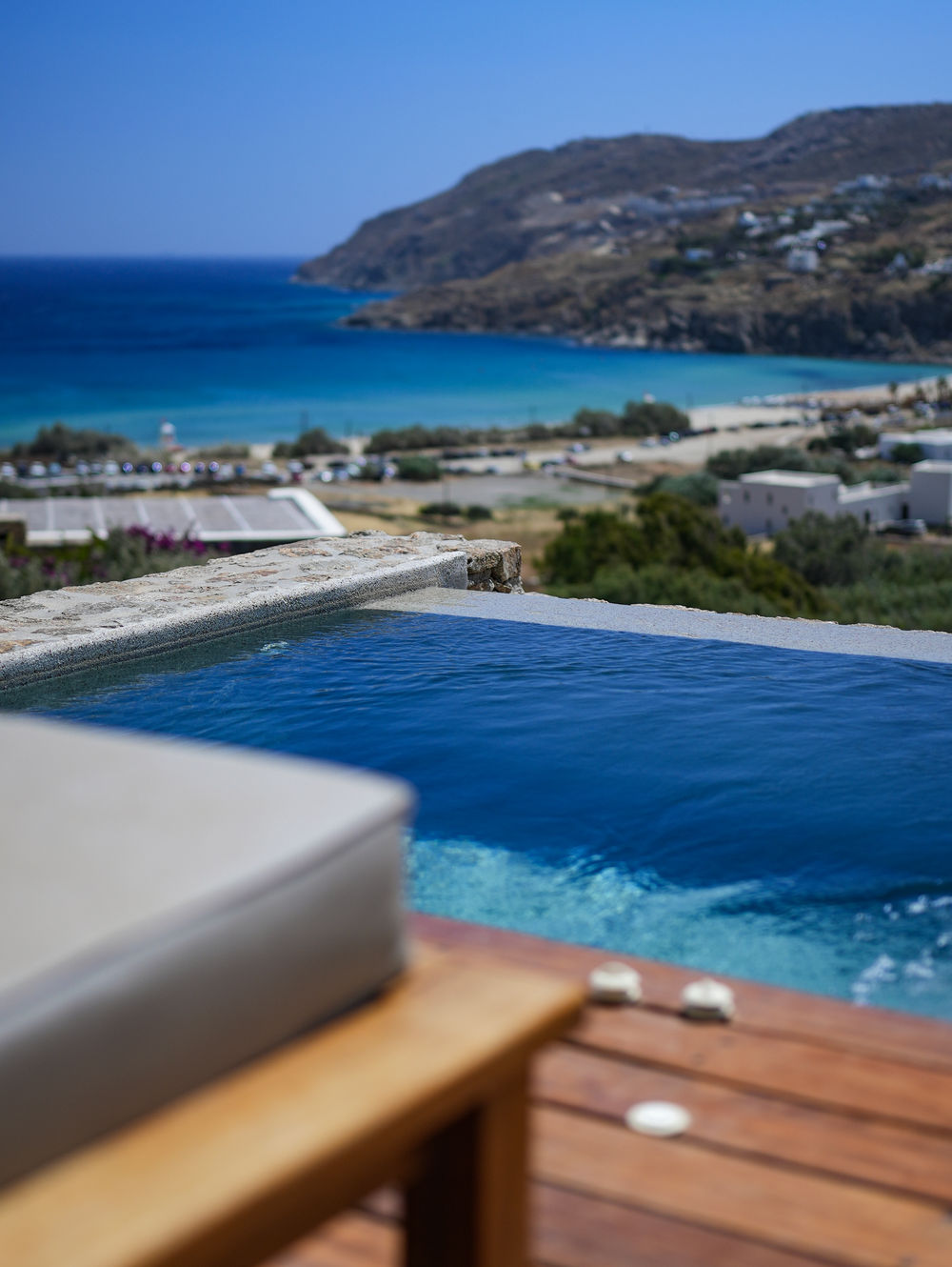Mileo Mykonos: Un refugio romántico con vistas inigualables al mar Egeo