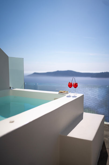 West East Suites Santorini: A Dreamy Caldera Escape Between Privacy, Views, and Unforgettable Dining