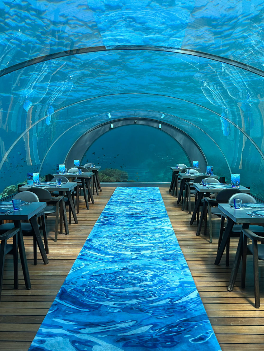 "5.8 Undersea Restaurant en Hurawalhi: Una Aventura Romántica Inolvidable"