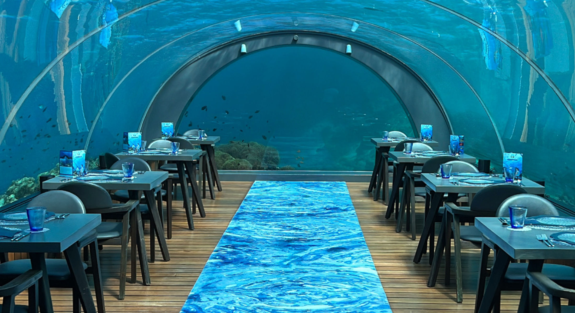 "5.8 Undersea Restaurant en Hurawalhi: Una Aventura Romántica Inolvidable"