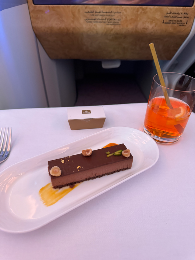 Viaggiare in Business Class con Emirates: Un Viaggio Lussuoso ed Efficiente alle Maldive