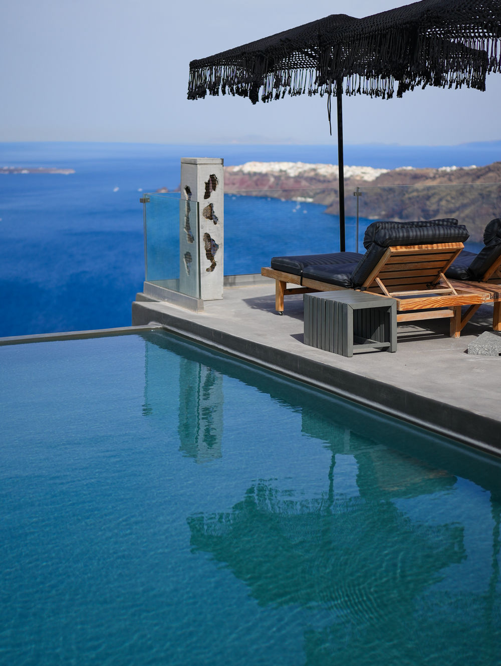 West East Suites Santorini: un sueño sobre la Caldera entre privacidad, vistas impresionantes y alta gastronomía