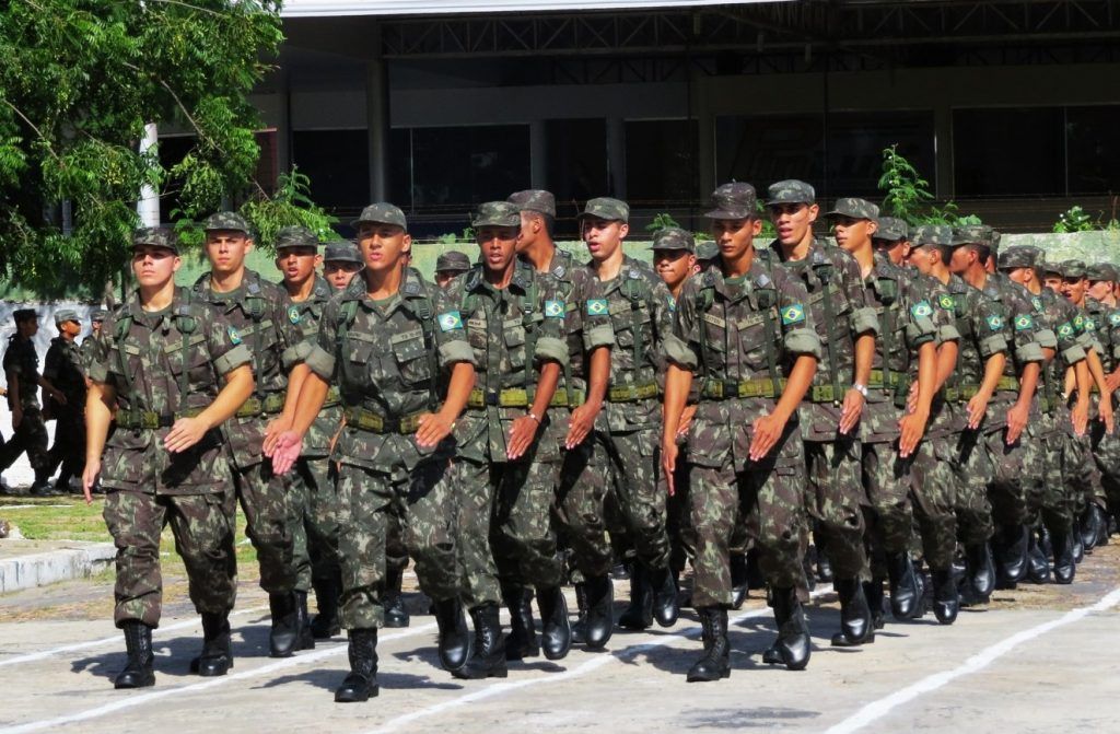 Isenção de Imposto de Renda anima militares, mas especialistas alertam que projeto é inconstitucional