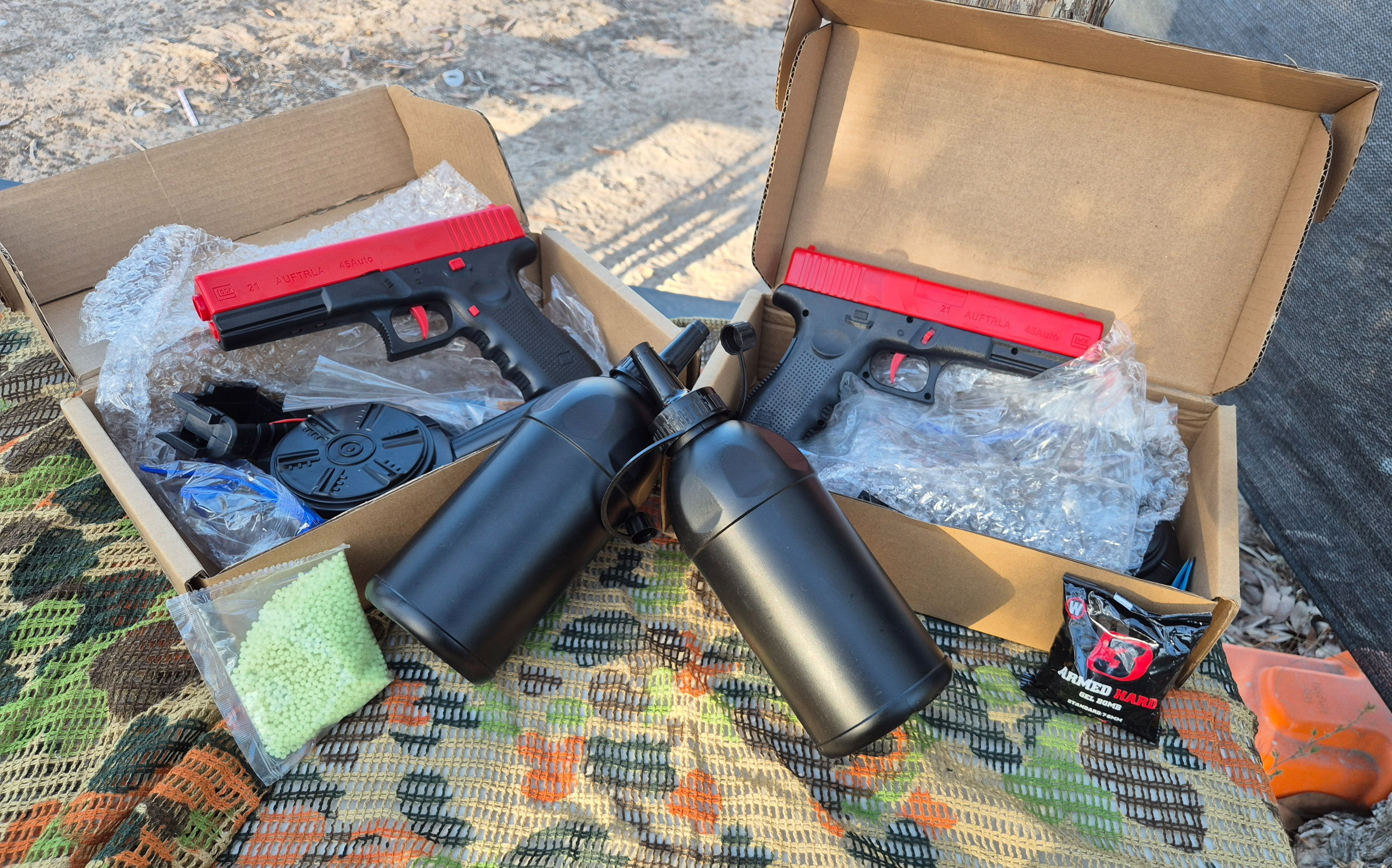 2 X JINMING X2 GLOCK 18 PISTOL GEL BLASTER WITH FREE BAG OF GELS