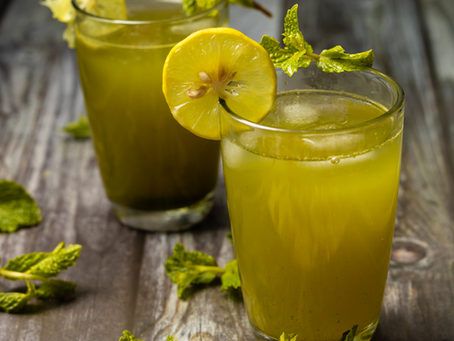 How to Make Refreshing Ayurvedic Mint Lemonade to Keep Your Pitta Cool