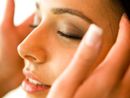 Experience Bliss: Benefits of Ayurvedic Head Massage