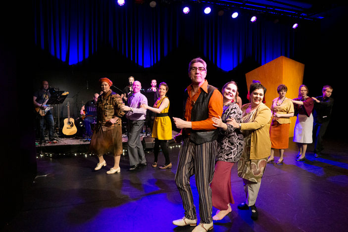 Kaiken takana on nainen.jpg