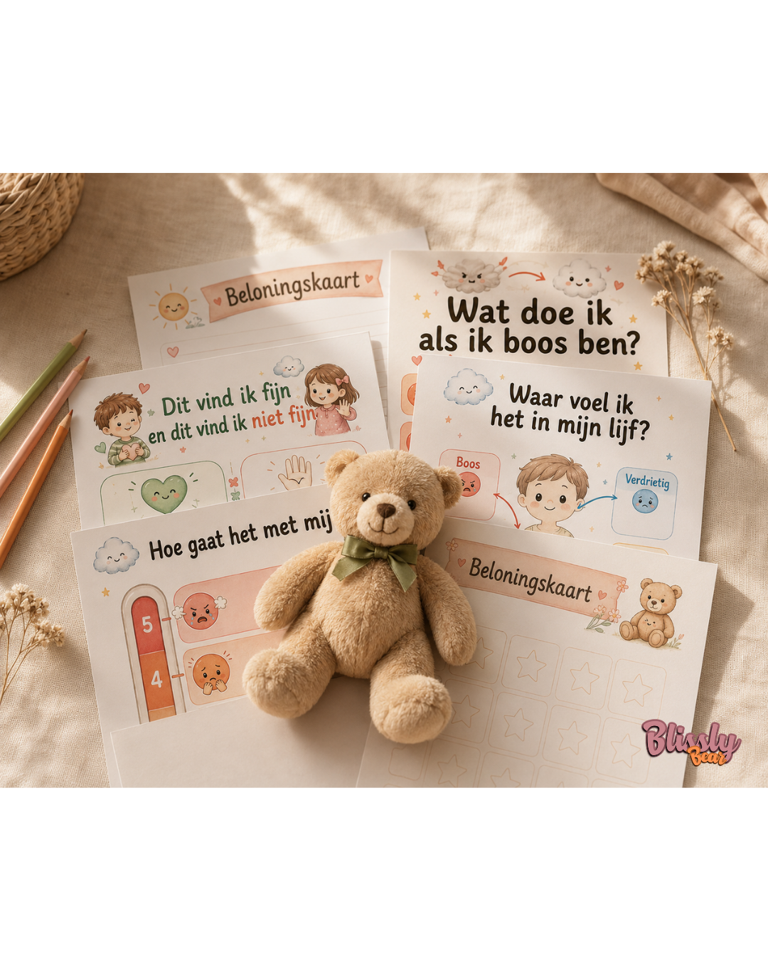 Blissly Bear Emoties & Gedrag bundel met acht printables voor kinderen van 3 tot 7 jaar uitgespreid op een houten tafel