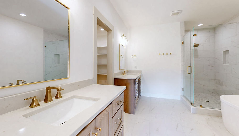 20-web-or-mls-7821 Santos Dr Murfreesboro TN 37129-20 Master Bathroom_edited.jpg