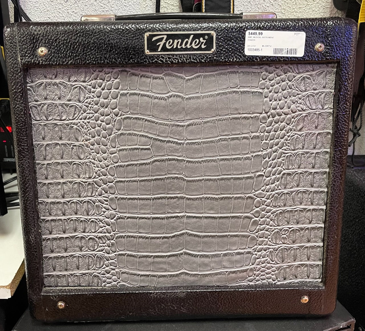 Fender Pro Junior 15-Watt 1x10" Guitar Combo Tube Amplifier