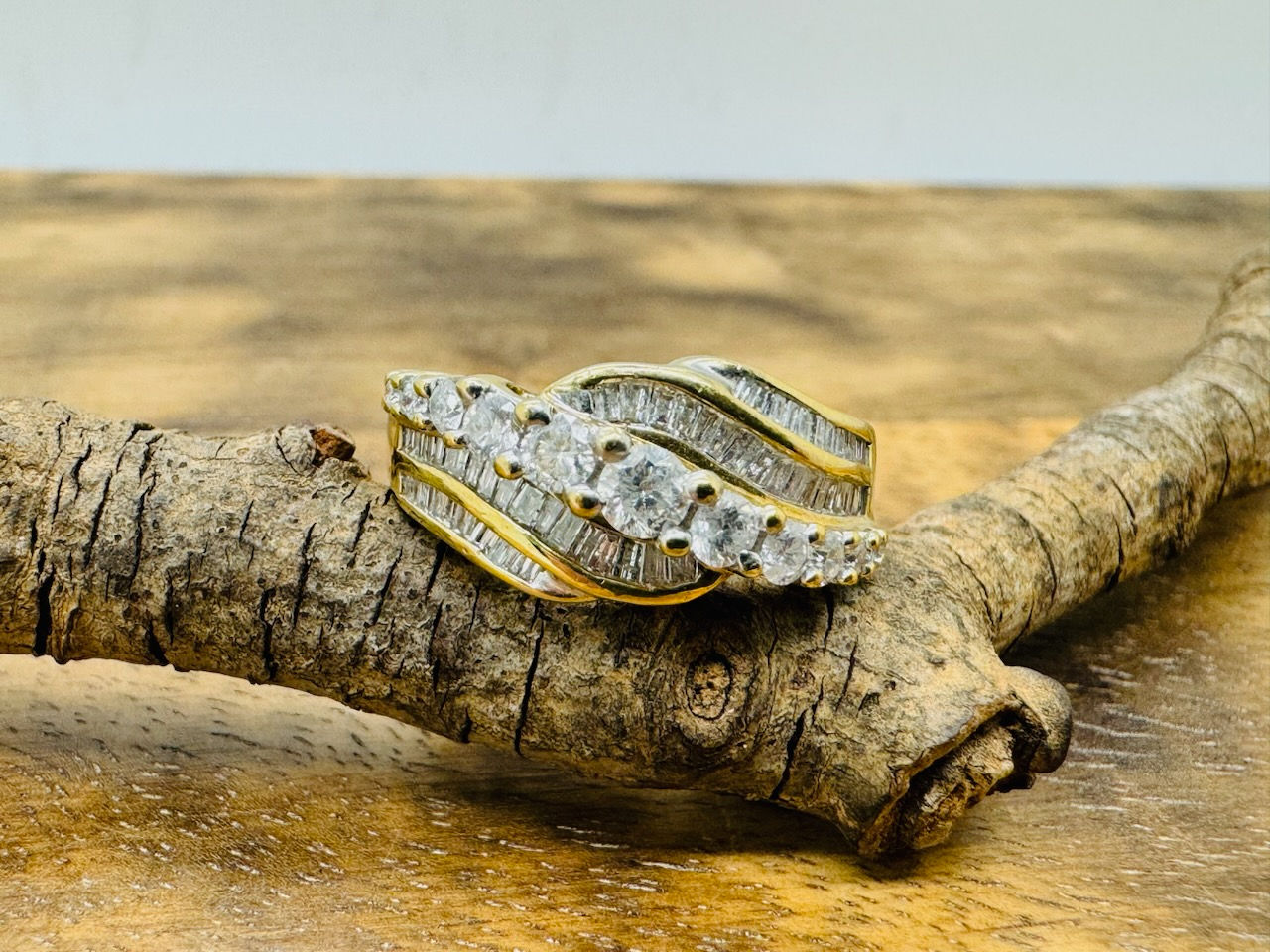 10 KYG Diamond Wave Band Ring