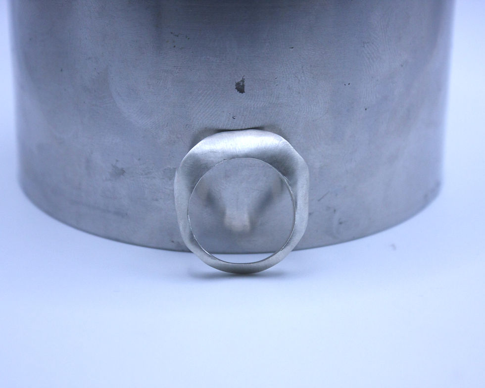 Miniatura: Anillo irregular de plata 925 curvado estilo olas