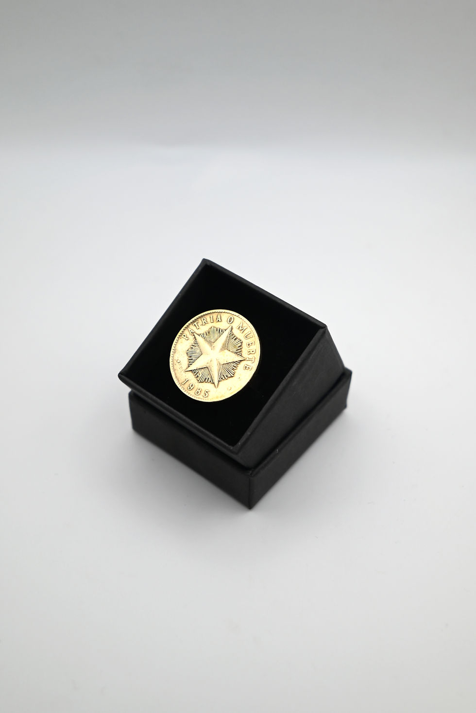 Miniatura: Anillo con moneda de Cuba y banda de plata 600 con soldadura de estaño (sin plomo)