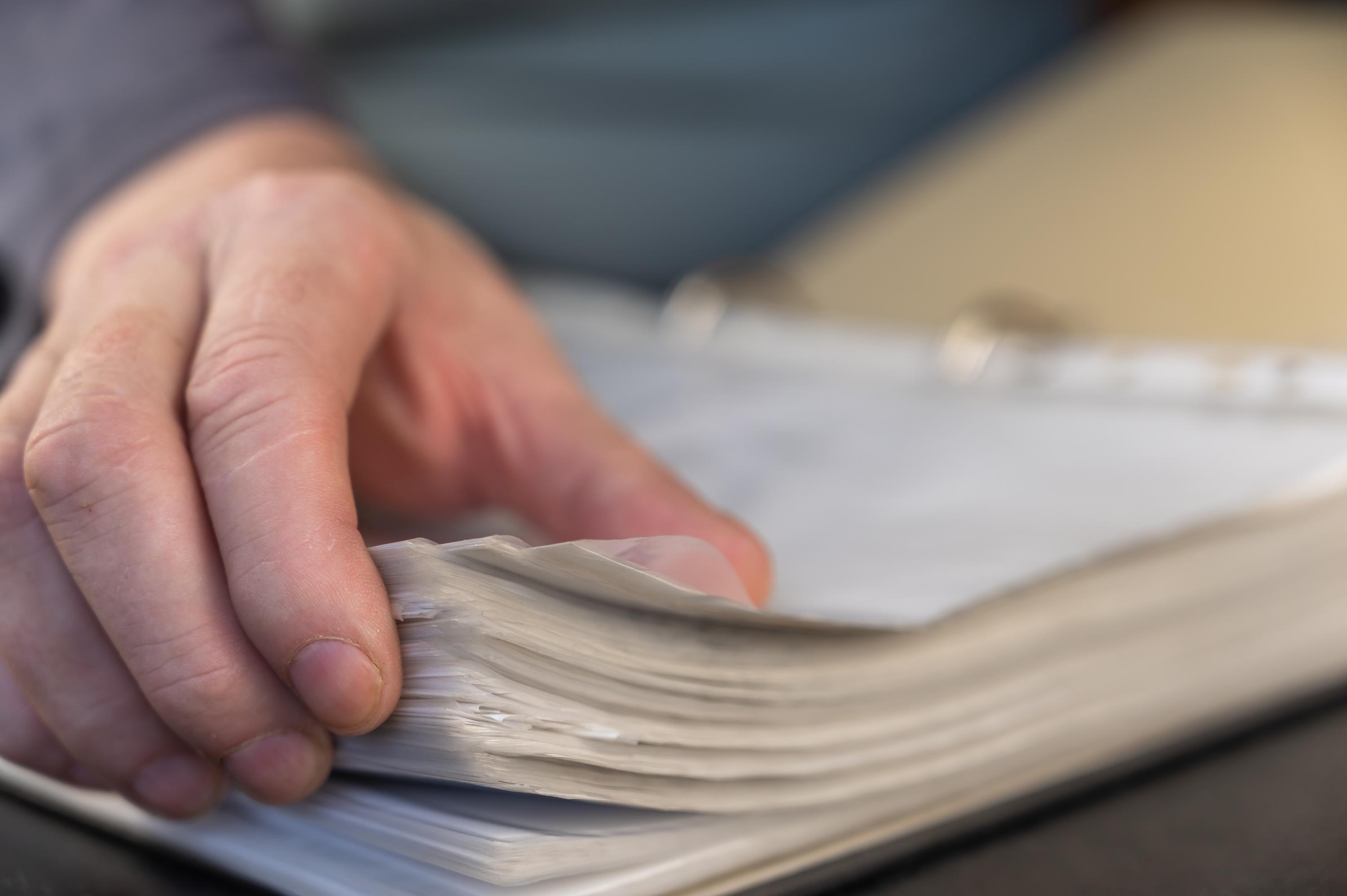 How to Choose Durable Materials for Golf Scorecards and Hospitality Signage