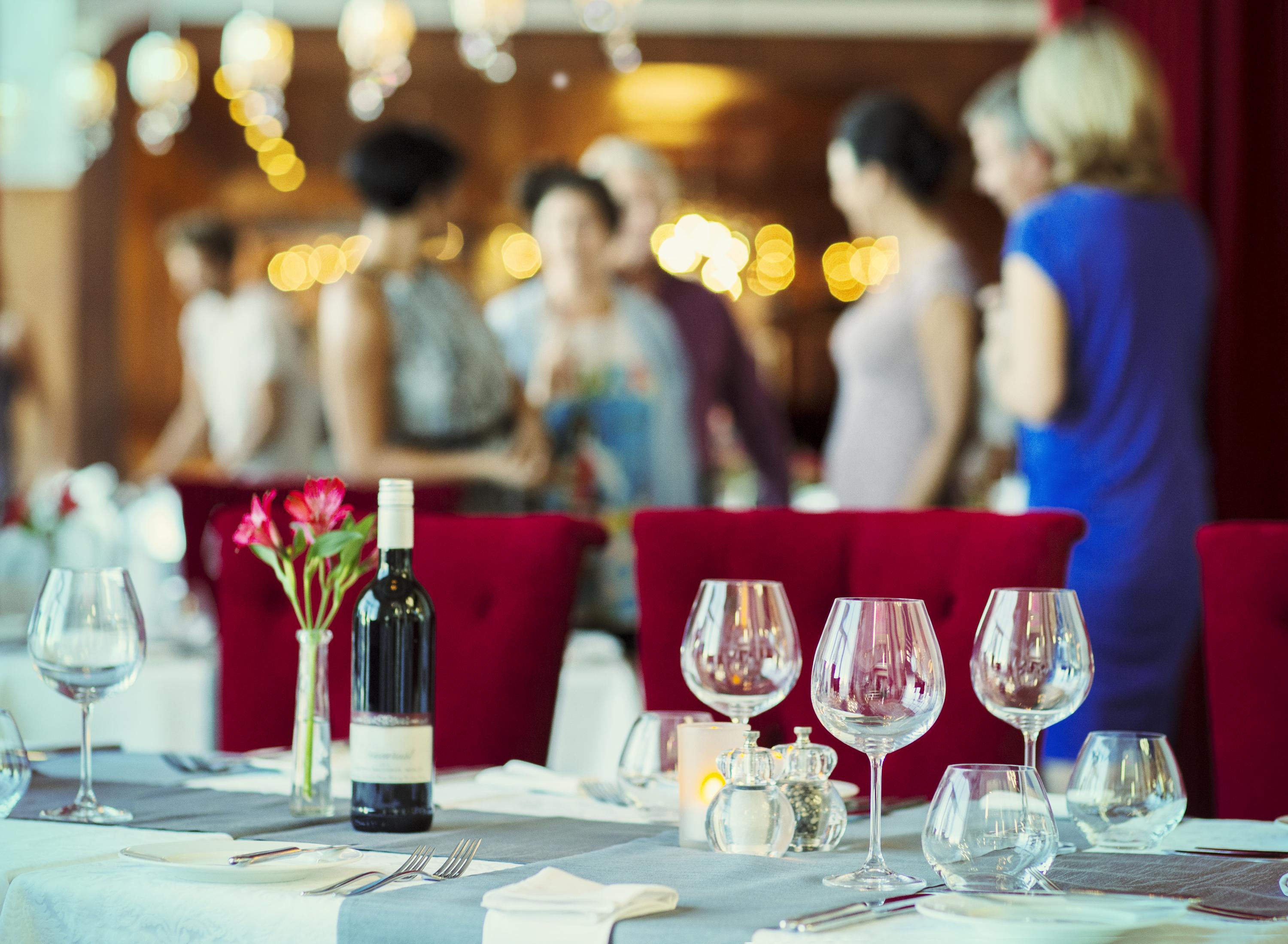 What Makes Custom Printed Materials Feel Premium in Golf and Hospitality