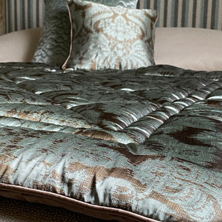 Platform Quilt with piped edge