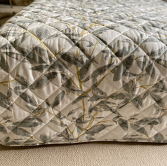 Semi fitted Bed Throw