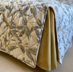 Split corner with kick pleat