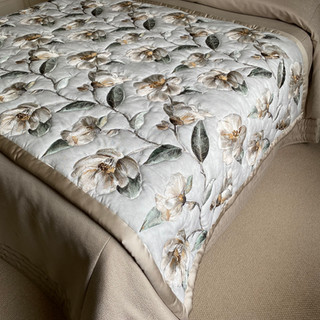 Full Outline Quilted Bed End Runner