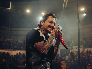 Nodal prueba la ‘Vitamina’ de Jombriel en la fiesta de su cuñada, Aneliz Aguilar