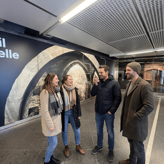 Personen unterhalten sich