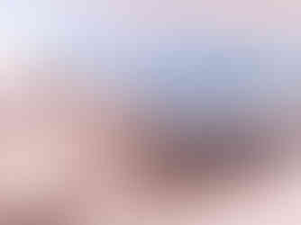 Un fjord enneigé sur l'île de Senja nous présente un panorama à couper le souffle.